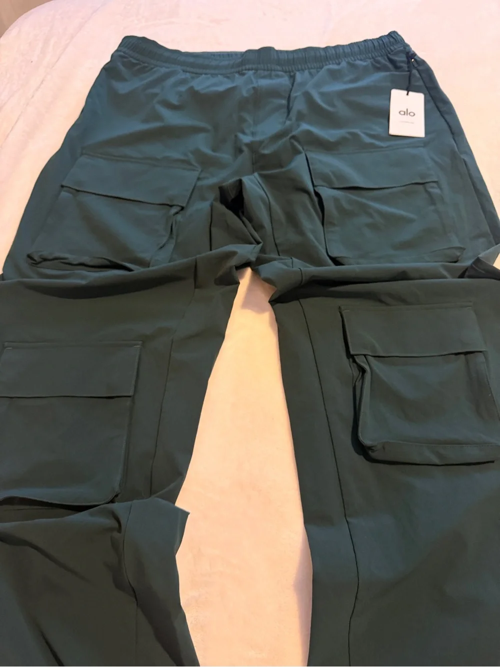 NWT ALO Yoga Cargo Venture Pant Stealth Green Men’s